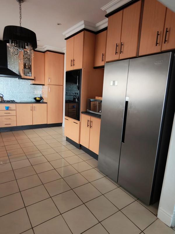 4 Bedroom Property for Sale in Parkside Eastern Cape